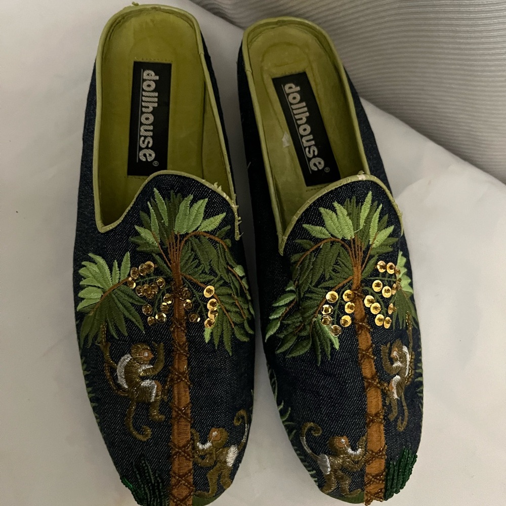 Vintage Appeal Embroidered Denim Slip-On Mules Womens Shoes.Like new no tags. 8